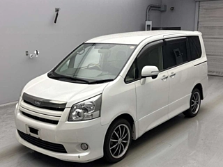 TOYOTA NOAH 2009