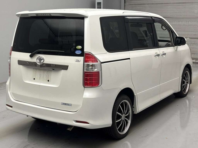 TOYOTA NOAH 2009