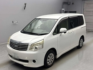 TOYOTA NOAH 2010