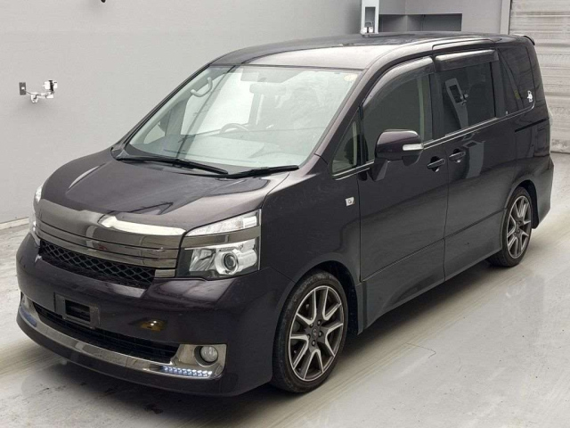 TOYOTA VOXY 2014