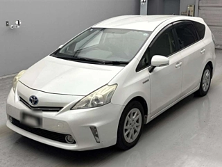 TOYOTA PRIUS ALPHA 2013