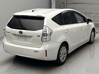 TOYOTA PRIUS ALPHA 2013