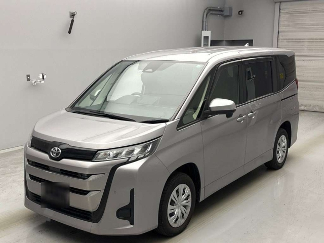 TOYOTA NOAH 2022