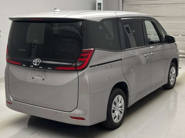 TOYOTA NOAH 2022