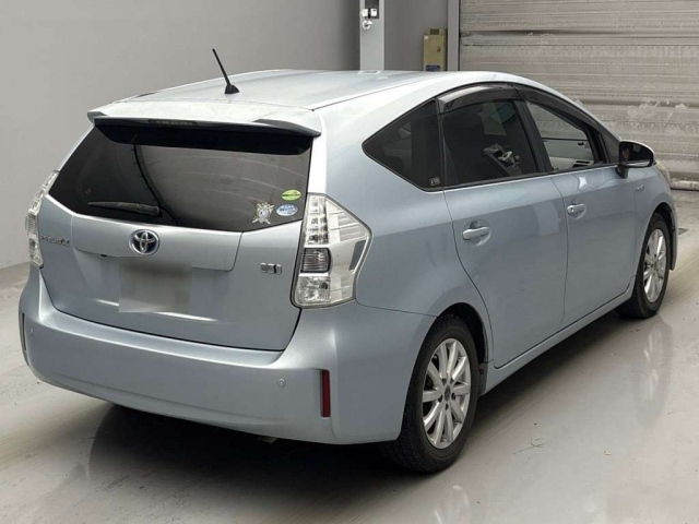 TOYOTA PRIUS ALPHA 2012