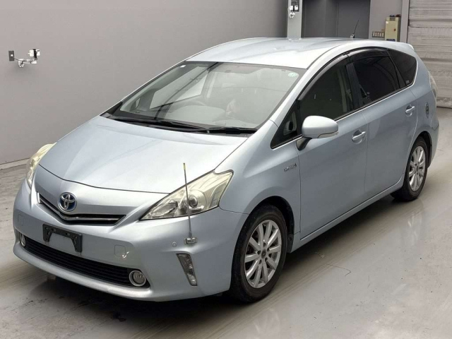 TOYOTA PRIUS ALPHA 2012