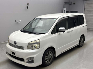 TOYOTA VOXY 2013