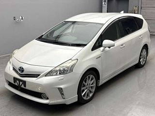 TOYOTA PRIUS ALPHA 2013