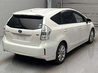 TOYOTA PRIUS ALPHA 2013