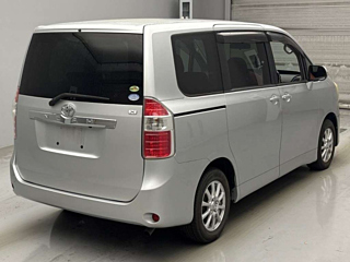 TOYOTA NOAH 2008