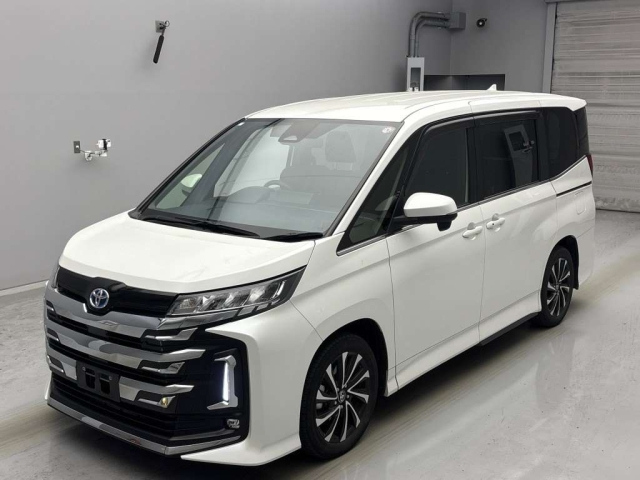 TOYOTA NOAH 2023