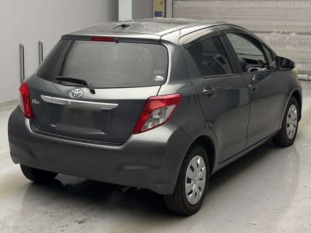 TOYOTA VITZ 2011