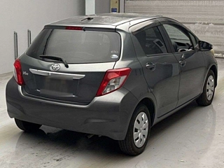 TOYOTA VITZ 2011