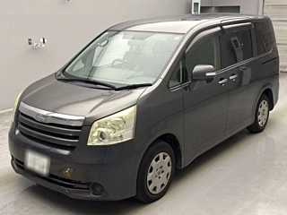 TOYOTA NOAH 2010