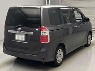 TOYOTA NOAH 2010