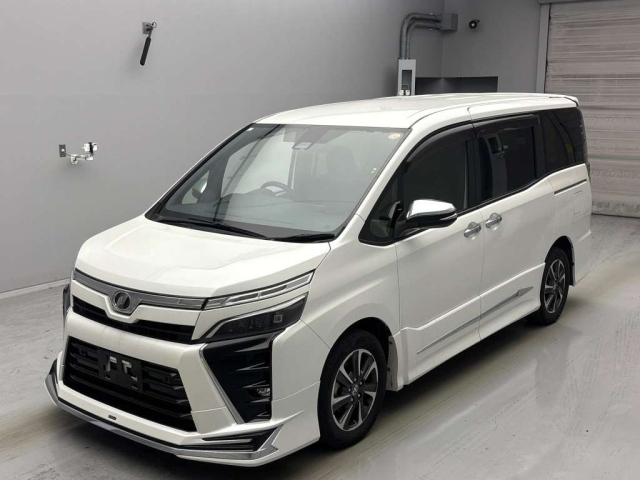 TOYOTA VOXY 2019