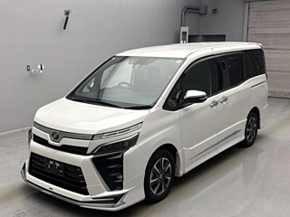 TOYOTA VOXY 2019