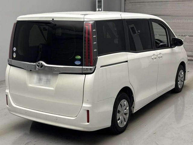 TOYOTA NOAH 2020