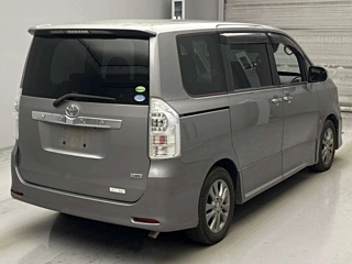 TOYOTA VOXY 2012