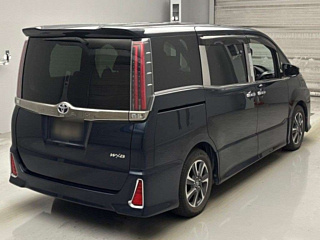 TOYOTA NOAH 2018