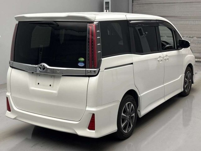 TOYOTA NOAH 2018