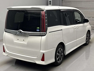 TOYOTA NOAH 2018