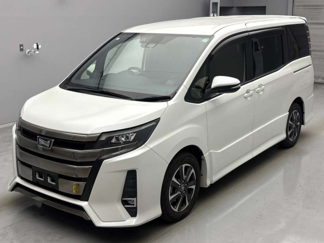 TOYOTA NOAH 2018