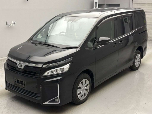 TOYOTA VOXY 2017