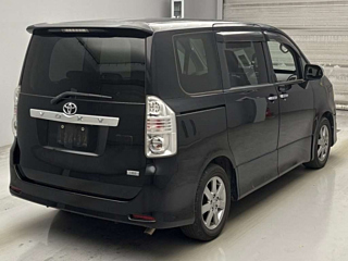 TOYOTA VOXY 2009
