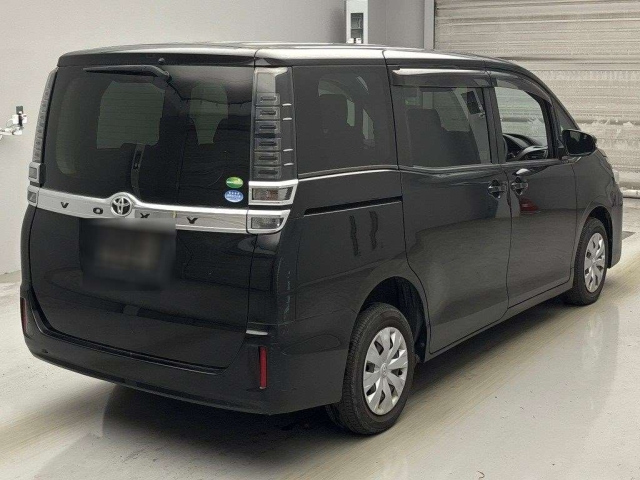 TOYOTA VOXY 2017