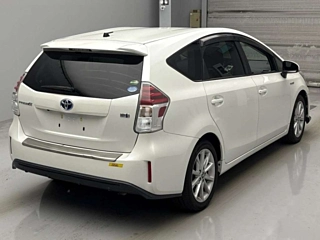 TOYOTA PRIUS ALPHA 2015