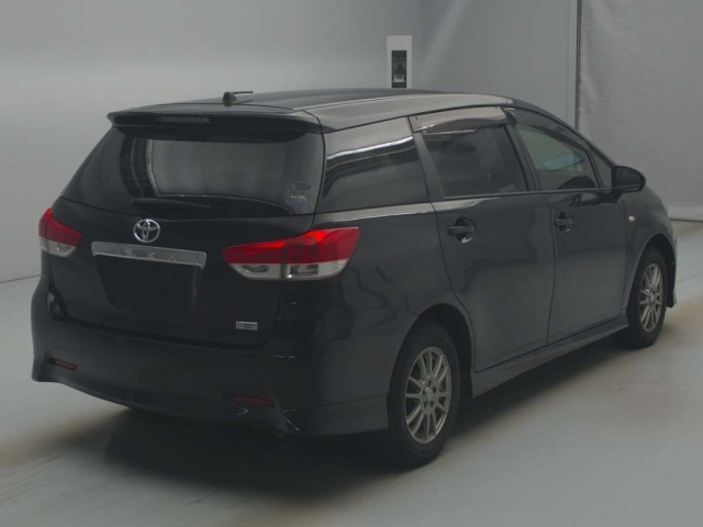 TOYOTA WISH 2010
