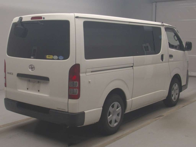 TOYOTA HIACE VAN 2013