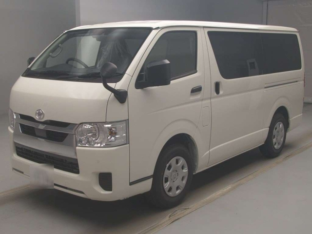 TOYOTA HIACE VAN 2025