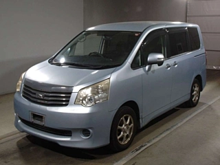 TOYOTA NOAH 2010