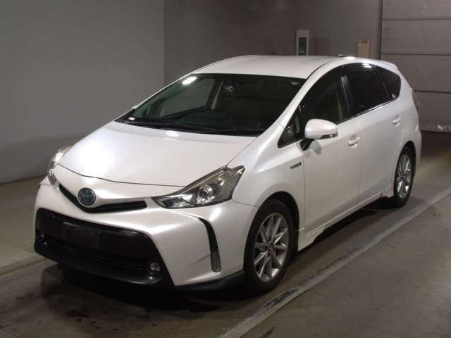 TOYOTA PRIUS ALPHA 2015