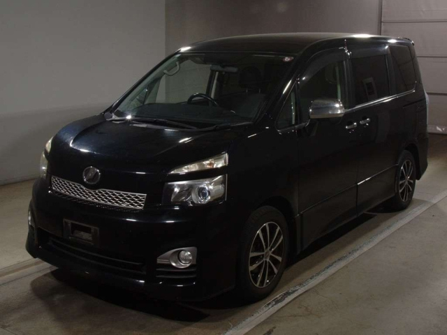 TOYOTA VOXY 2010