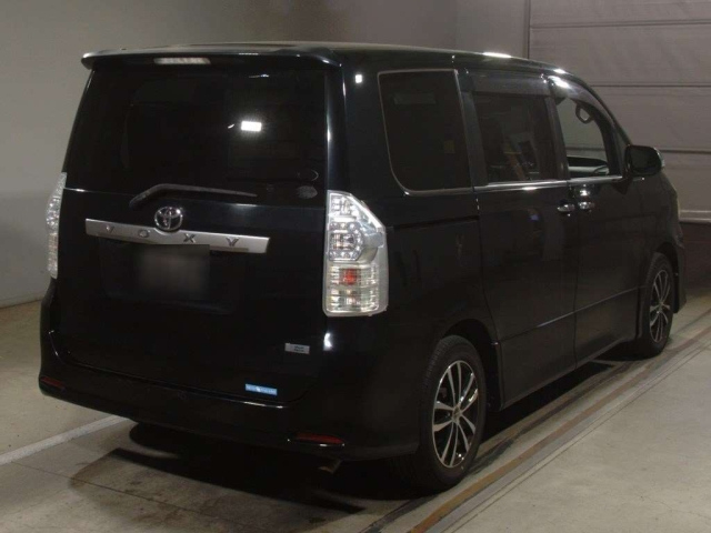 TOYOTA VOXY 2010