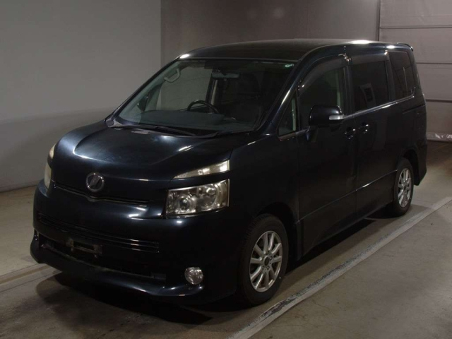 TOYOTA VOXY 2009