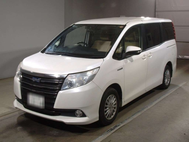 TOYOTA NOAH 2014