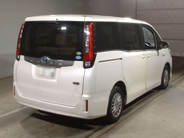 TOYOTA NOAH 2014