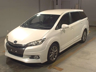 TOYOTA WISH 2013