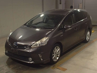 TOYOTA PRIUS ALPHA 2013