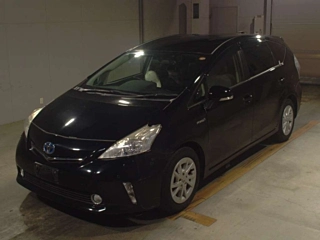 TOYOTA PRIUS ALPHA 2013