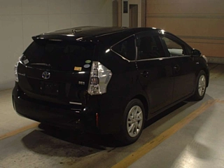TOYOTA PRIUS ALPHA 2013
