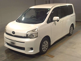 TOYOTA VOXY 2013