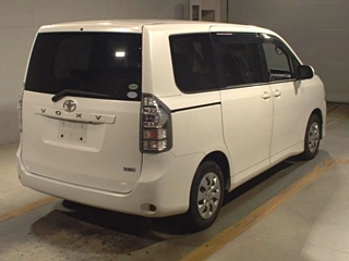 TOYOTA VOXY 2013