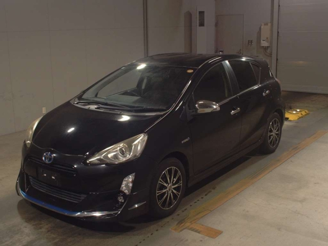 TOYOTA AQUA 2015