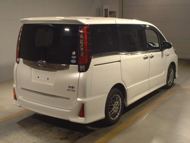 TOYOTA NOAH 2017