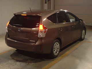 TOYOTA PRIUS ALPHA 2016